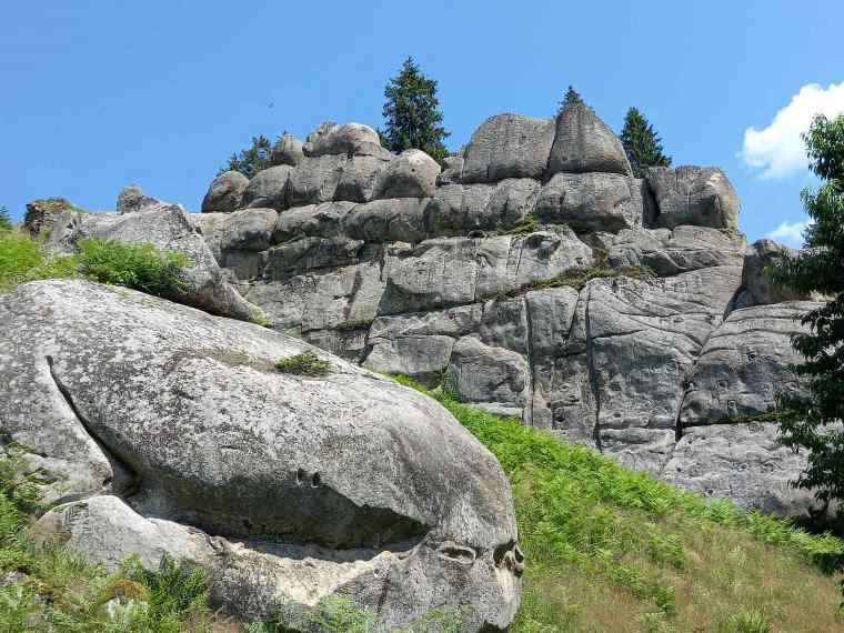 Тустань. Пики