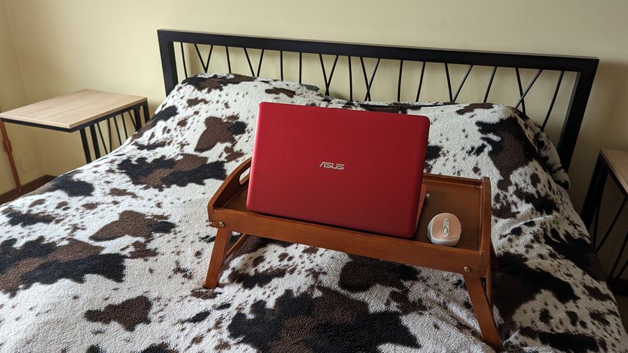 Розкладний столик-таця